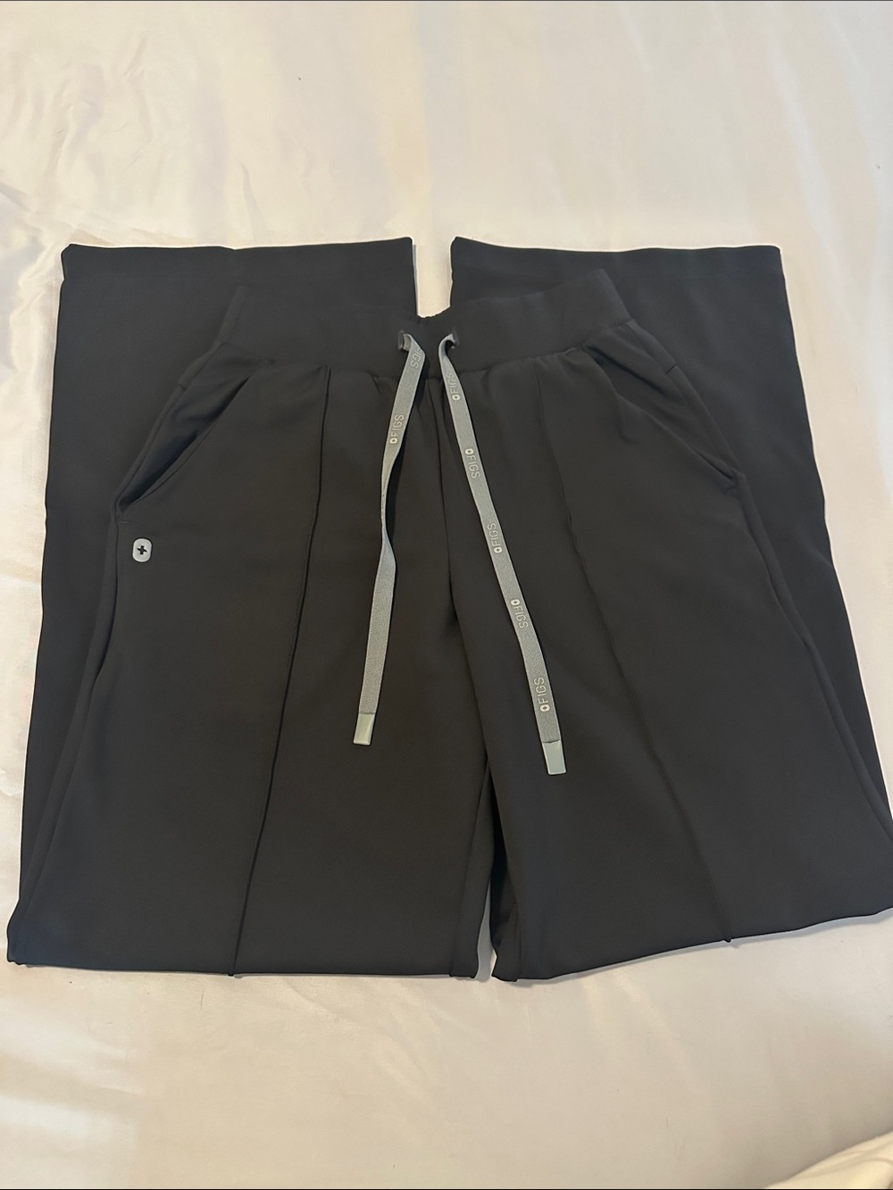 Women’s Figs FormX wide leg pant - black XXS